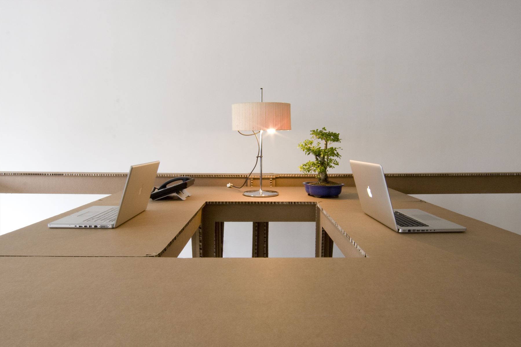 Cardboard-Office-Interior-oficina-carton-blog-cardboardfurniture-design-post