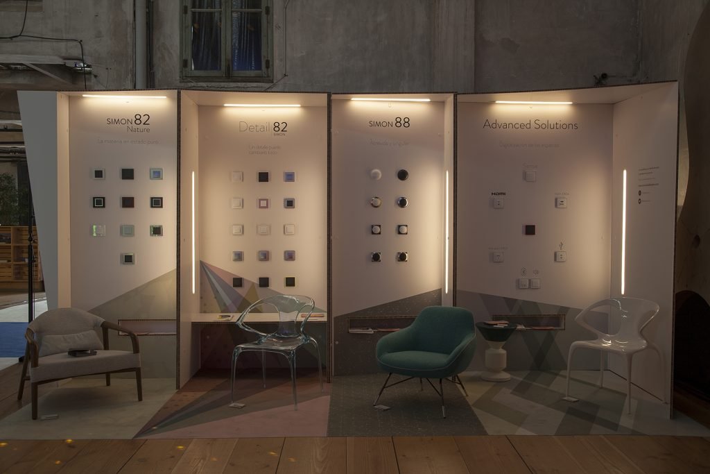 stands de carton con sistema de pared tipo caseta con iluminación inserta en las paredes de cartón