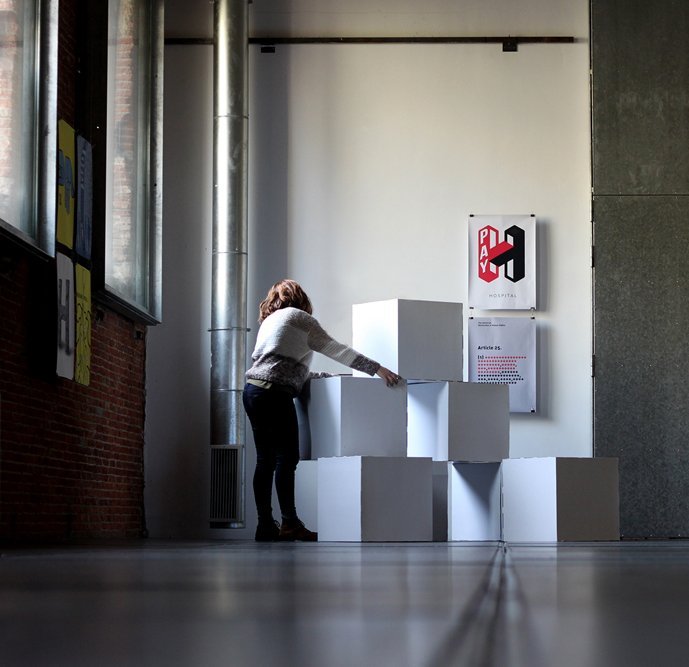 Cubos modulares, fabricados en cartón, totalmente personalizables (Cardboard Furniture and Projects).