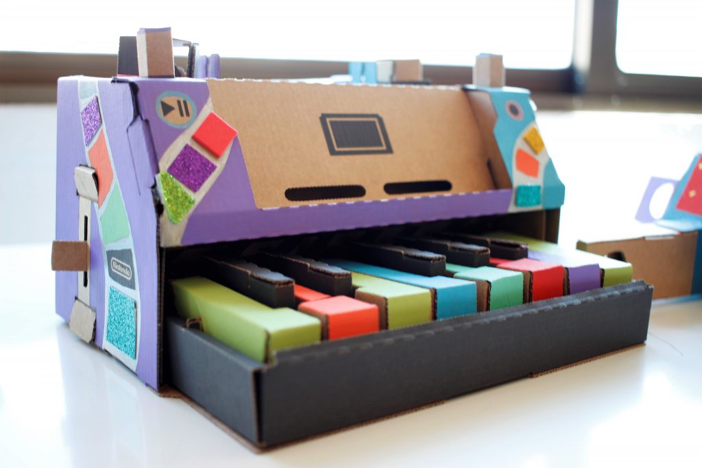 Cardboard-toy-con-jugutes-carton-Nintendo-Labo-personalización-0.4