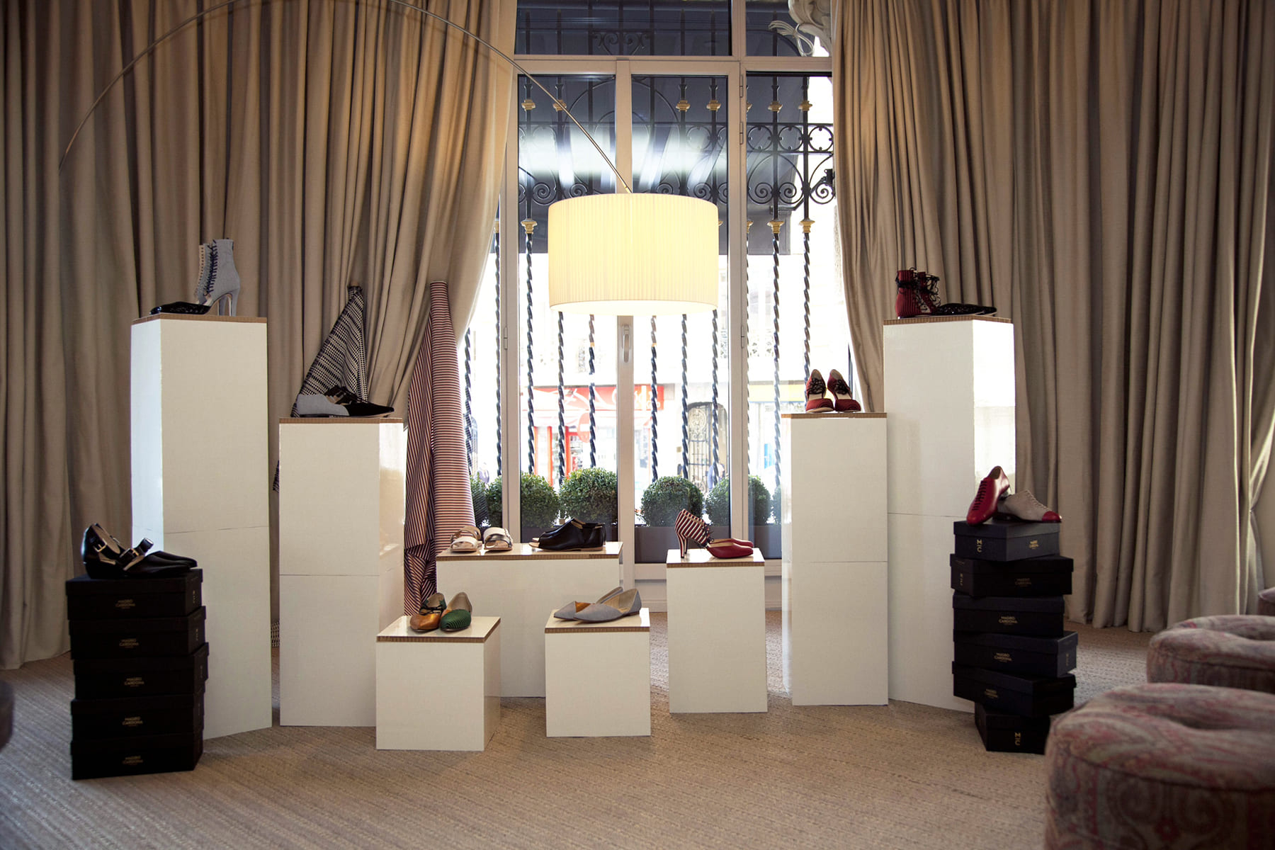 Cardboard-furniture-and-Projects-diseño-stand-MagroCardona