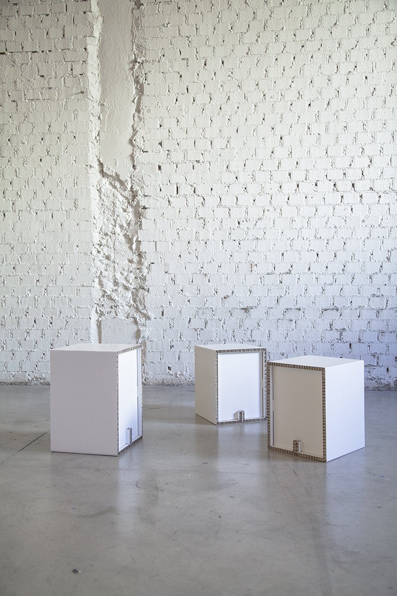cardboard-furniture-taburete-carton-blanco-diseno-facil-eventos