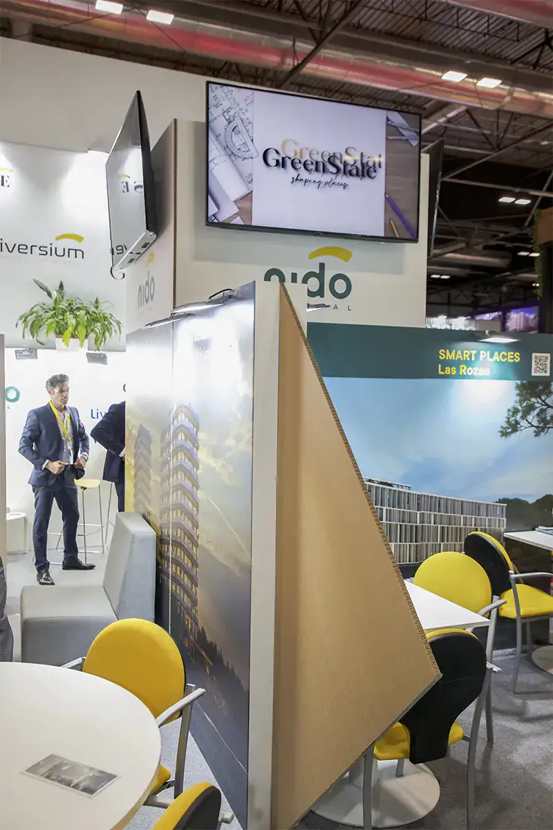 Stand de cartón personalizado para Nido Capital en Madrid Stand de cartón modular Nido Capital diseñado y producido en Madrid